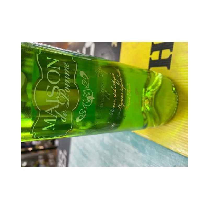 MAISON DE POMME APPLE SCHNAPPS LIQUEUR