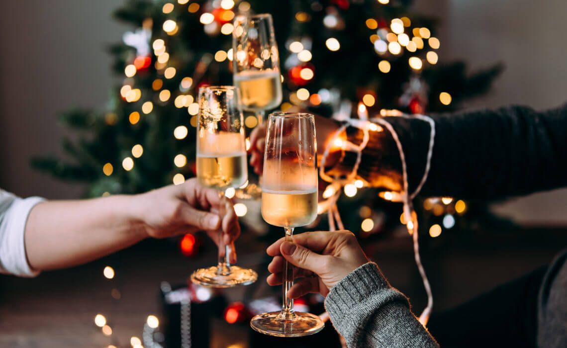 Friends-toasting-with-sparkling-wine-at-Christmas-party